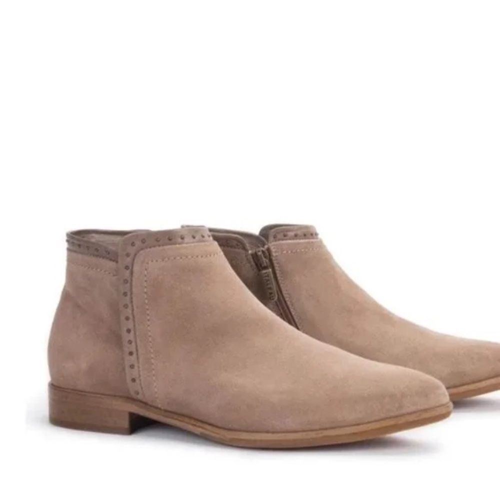 Italeau Miralda Handmade Italian Tan Suede Side Zip Booties Sz 37.5/US 7